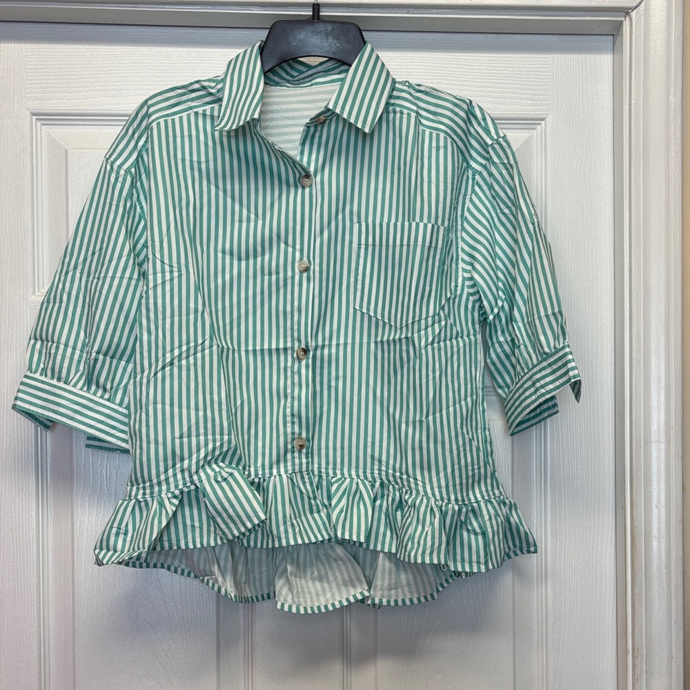 Green Striped Women’s Babydoll Cropped 3/4 Sleeve Blouse Ruffle Detail S  NWOT